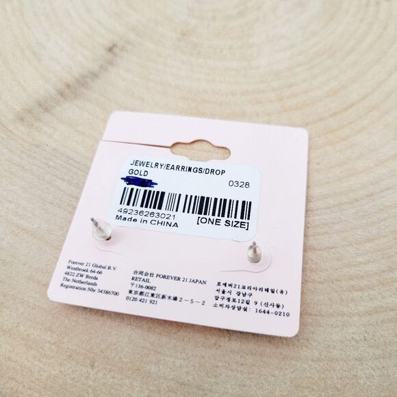 Brand New Forever 21 Silver Bling Rectangle Rhinestone Earrings - Picture 3 of 6